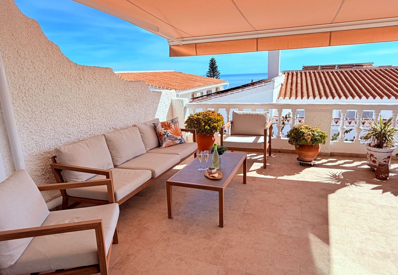 Casa adosada en Nerja - Adosado con terrazas, jardín y piscina comunitaria
