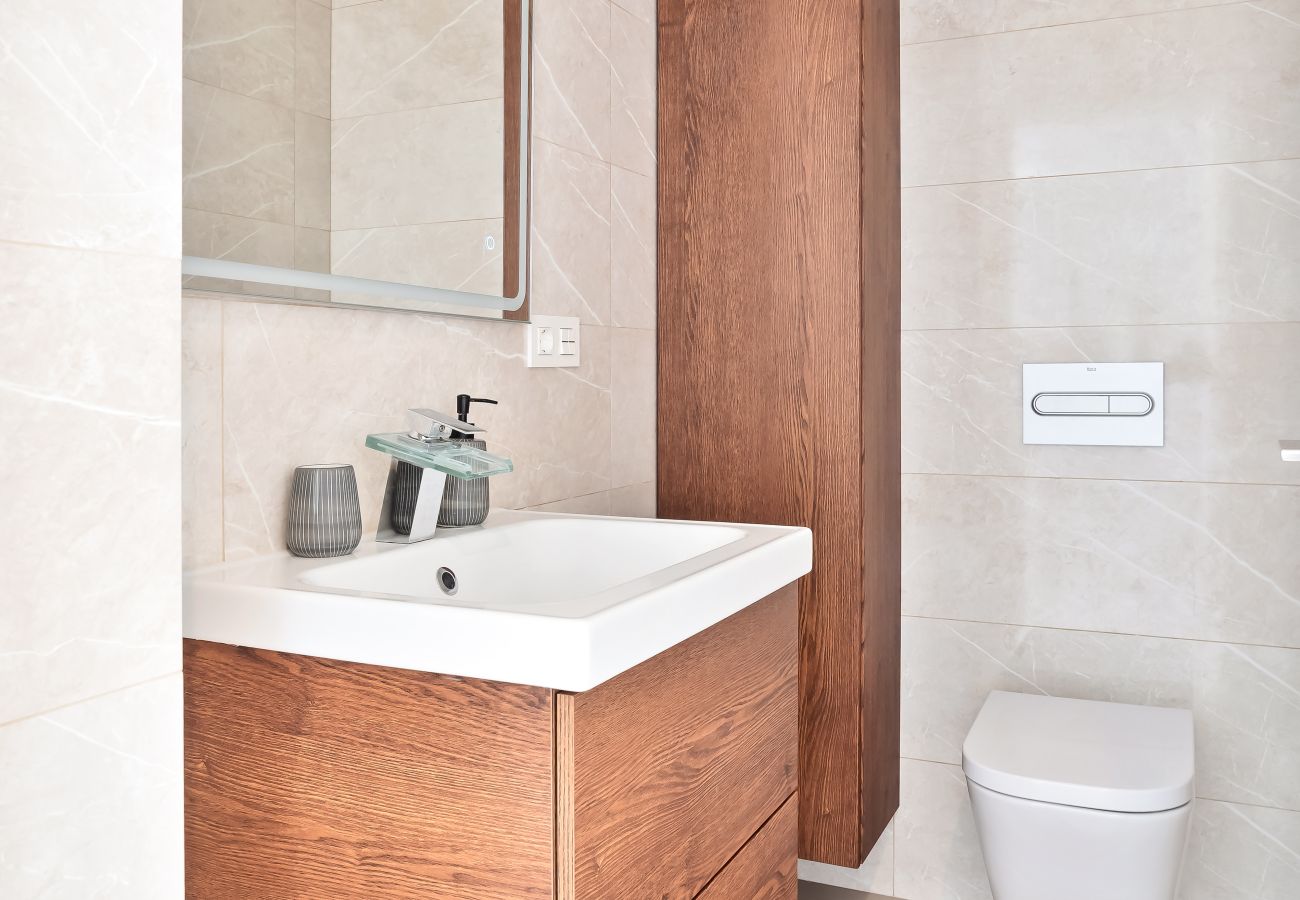 Apartamento en Almuñecar - Ático de lujo con terraza en la azotea – A 2 min de la playa