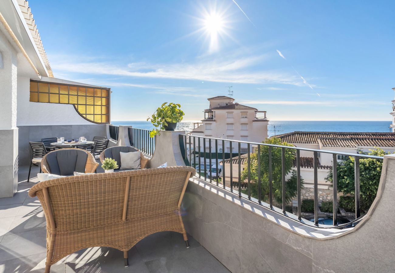 Apartamento en Almuñecar - Ático de lujo con terraza en la azotea – A 2 min de la playa