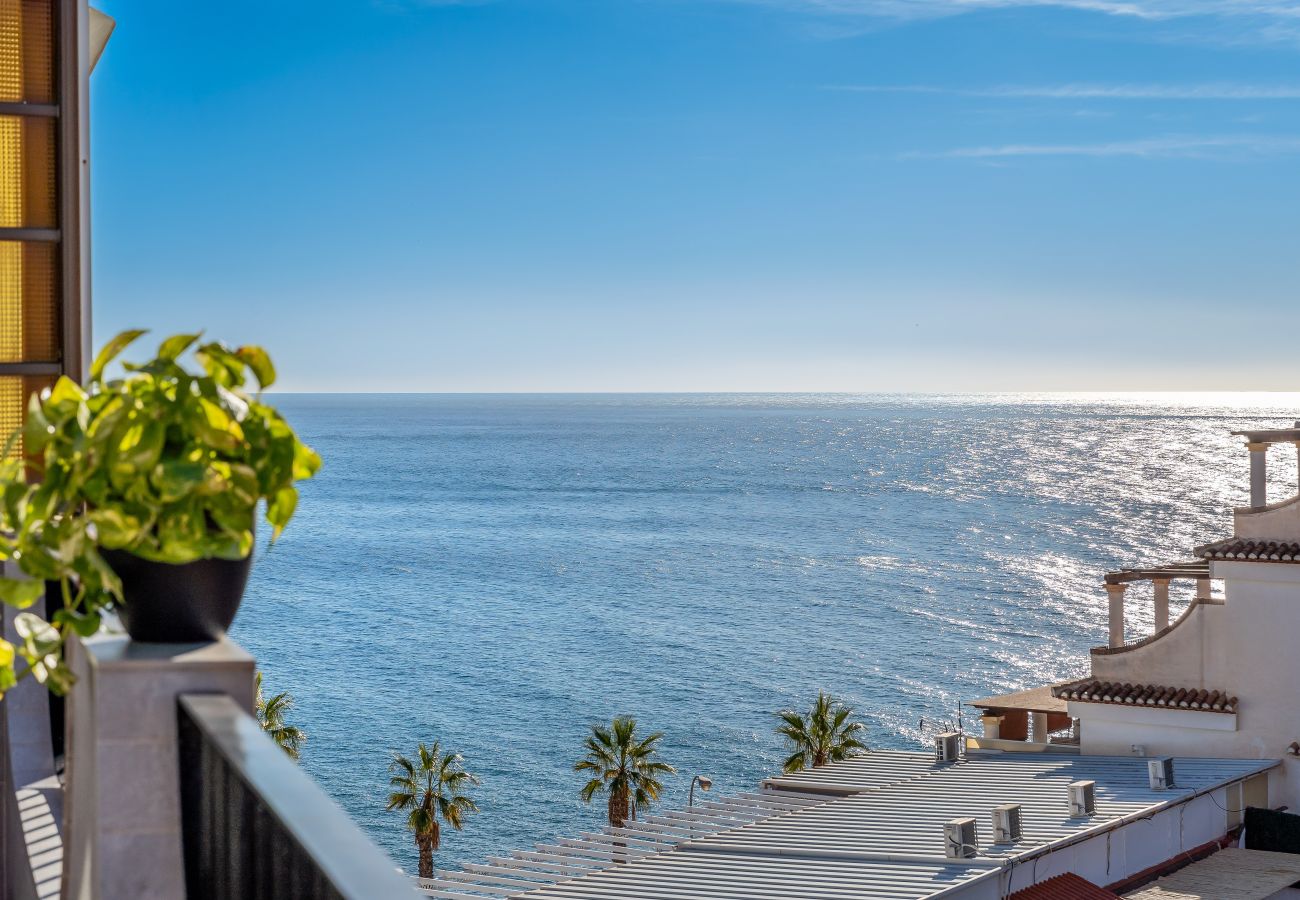 Apartamento en Almuñecar - Ático de lujo con terraza en la azotea – A 2 min de la playa
