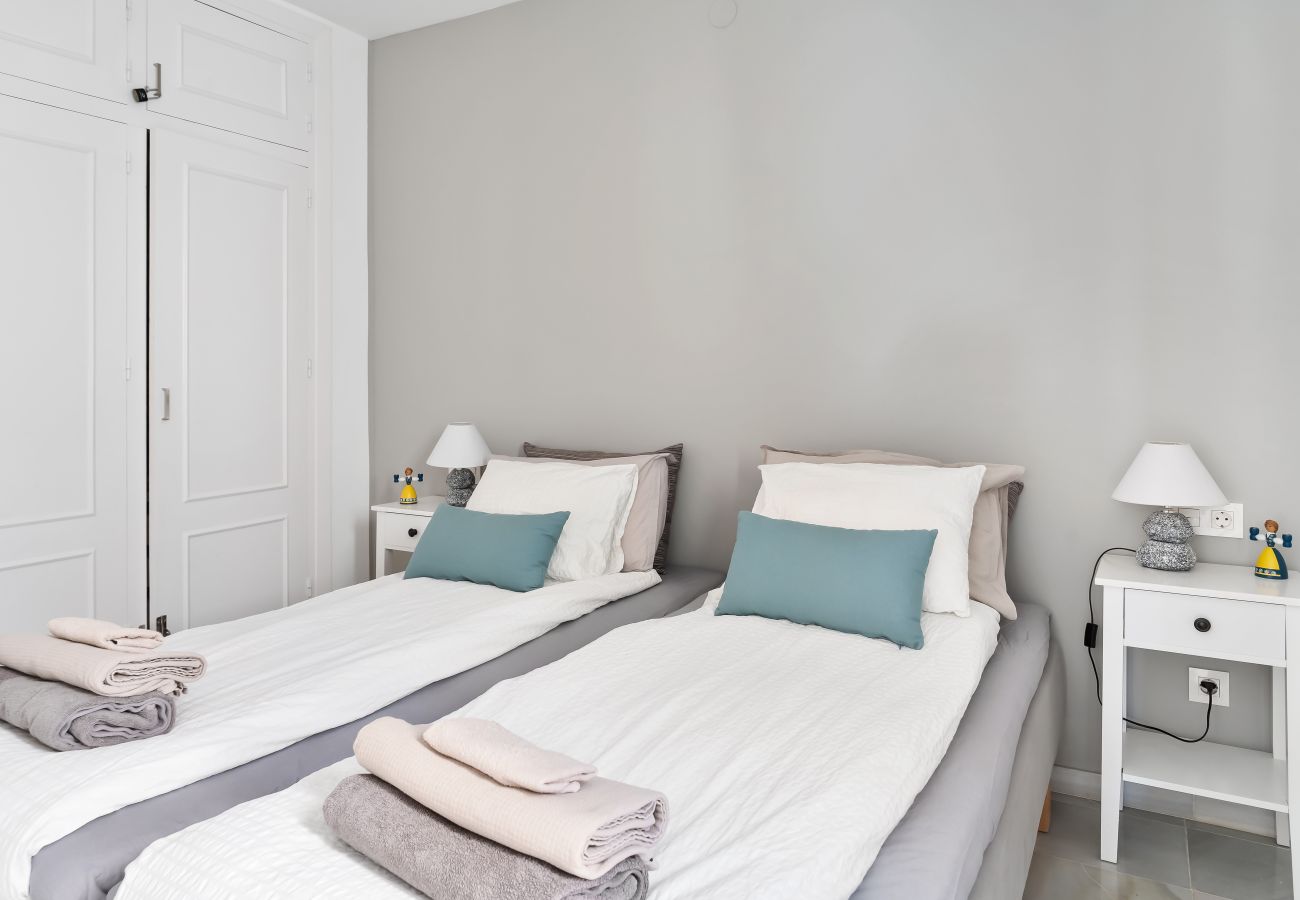 Apartamento en Almuñecar - Ático de lujo con terraza en la azotea – A 2 min de la playa