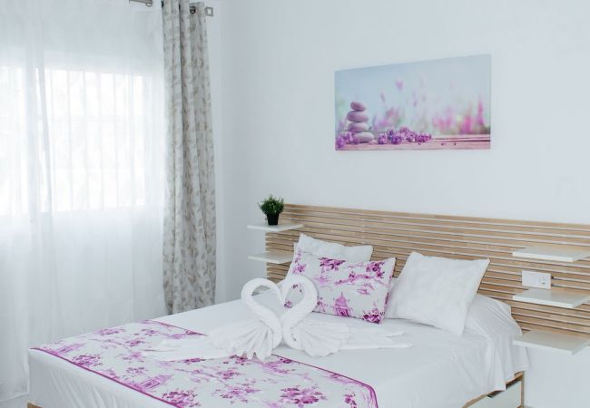 Casa adosada en Nerja - Recientemente Renovada con Jardín y Piscina Privada (Calefacción Opcional) Casa adosada en Nerja - Recientemente Renovada con Jardín y Piscina Privada (Calefacción Opcional)