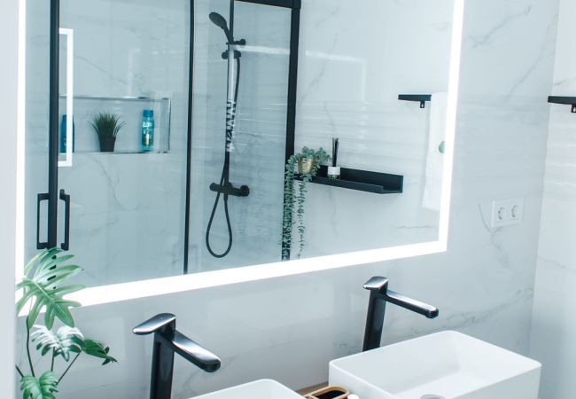 Casa adosada en Nerja - Recientemente Renovada con Jardín y Piscina Privada (Calefacción Opcional) Casa adosada en Nerja - Recientemente Renovada con Jardín y Piscina Privada (Calefacción Opcional)