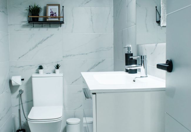 Casa adosada en Nerja - Recientemente Renovada con Jardín y Piscina Privada (Calefacción Opcional) Casa adosada en Nerja - Recientemente Renovada con Jardín y Piscina Privada (Calefacción Opcional)