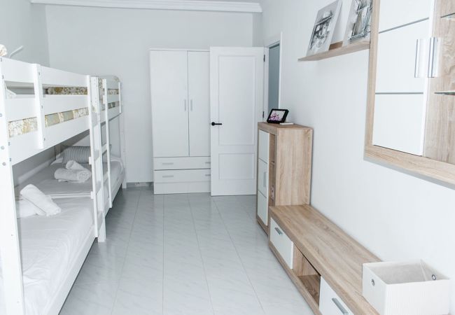 Casa adosada en Nerja - Recientemente Renovada con Jardín y Piscina Privada (Calefacción Opcional) Casa adosada en Nerja - Recientemente Renovada con Jardín y Piscina Privada (Calefacción Opcional)