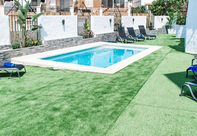 Casa adosada en Nerja - Recientemente Renovada con Jardín y Piscina Privada (Calefacción Opcional) Casa adosada en Nerja - Recientemente Renovada con Jardín y Piscina Privada (Calefacción Opcional)