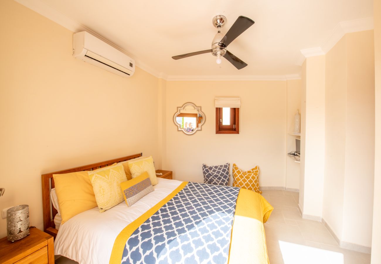 Villa en La Herradura - Vacaciones de Ensueño – Villa de Lujo con Piscina y Playa