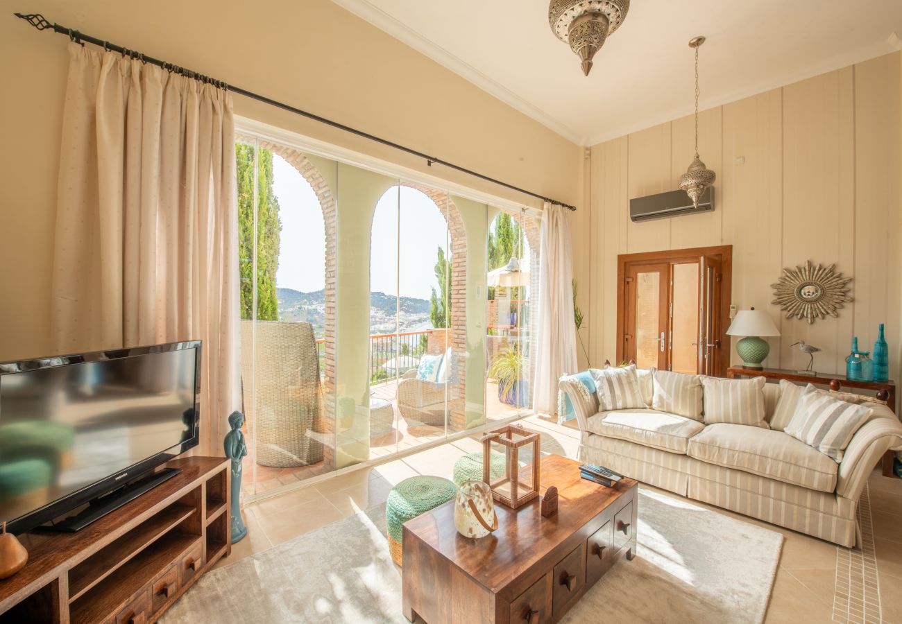 Villa en La Herradura - Vacaciones de Ensueño – Villa de Lujo con Piscina y Playa