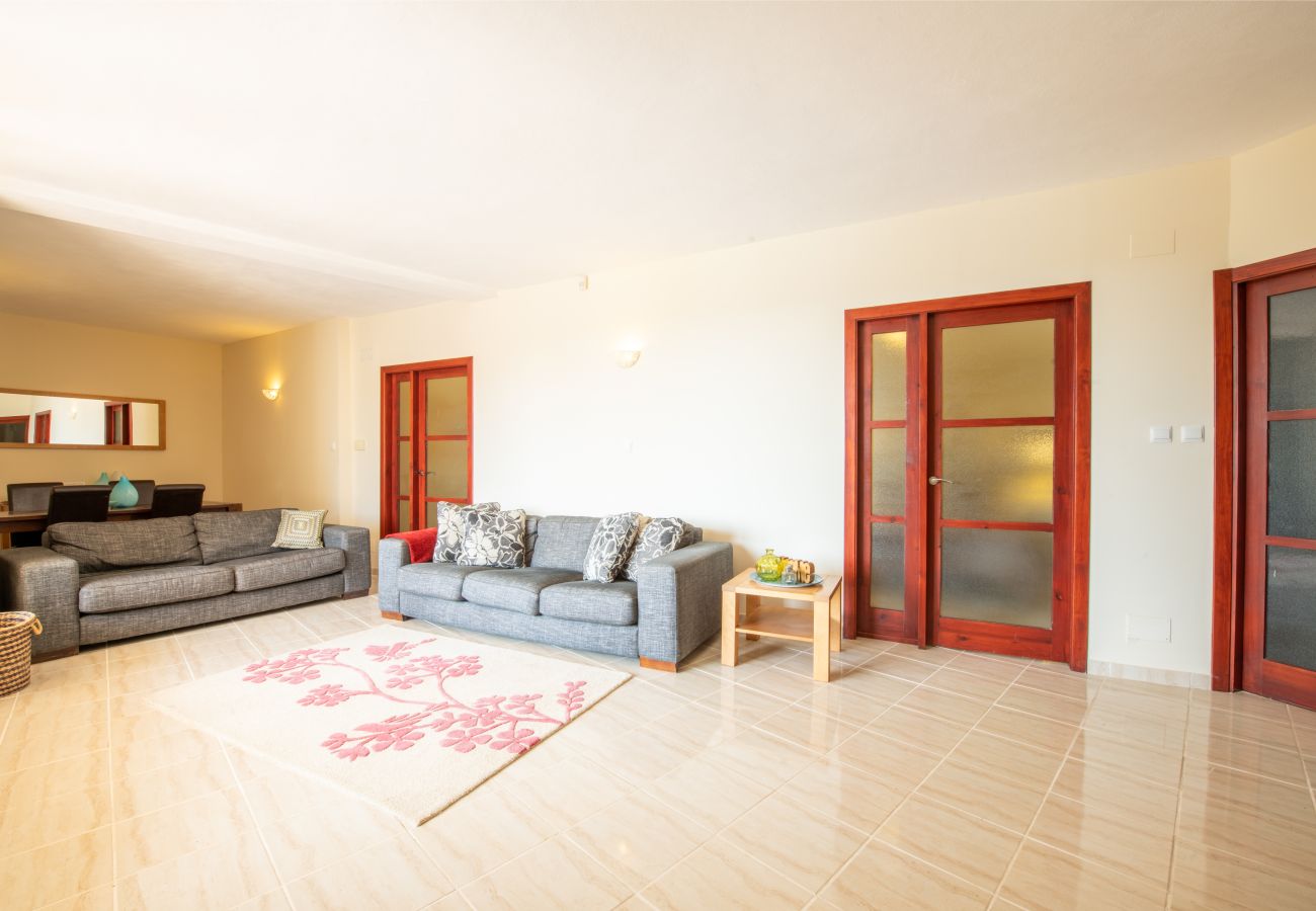 Villa en La Herradura - Vacaciones de Ensueño – Villa de Lujo con Piscina y Playa