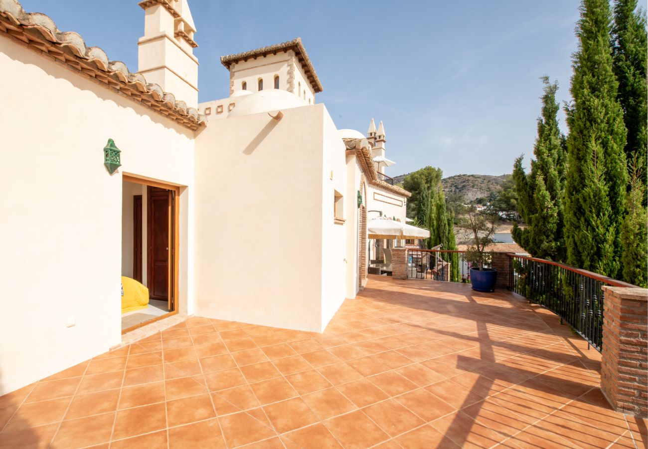 Villa en La Herradura - Vacaciones de Ensueño – Villa de Lujo con Piscina y Playa