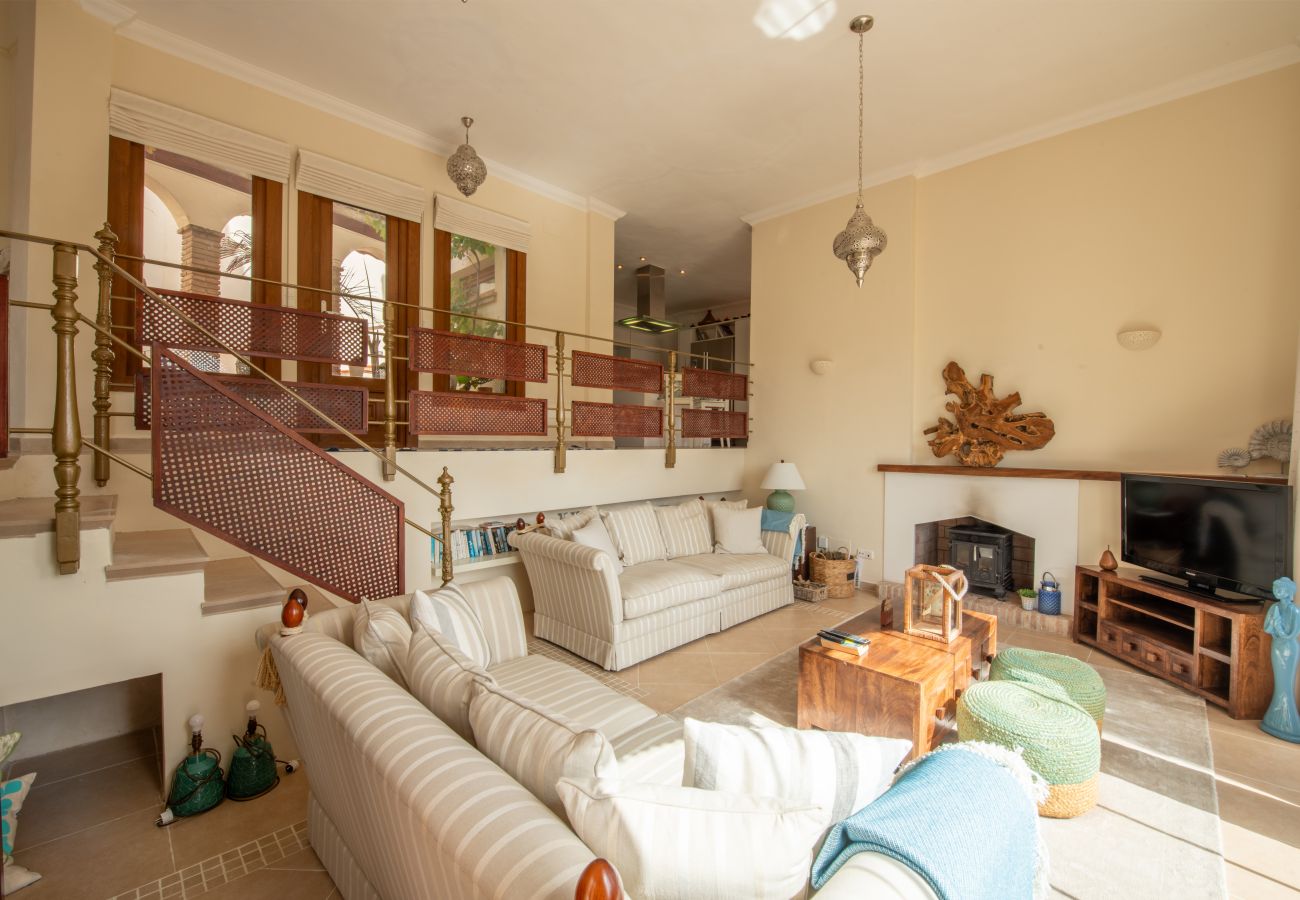 Villa en La Herradura - Vacaciones de Ensueño – Villa de Lujo con Piscina y Playa