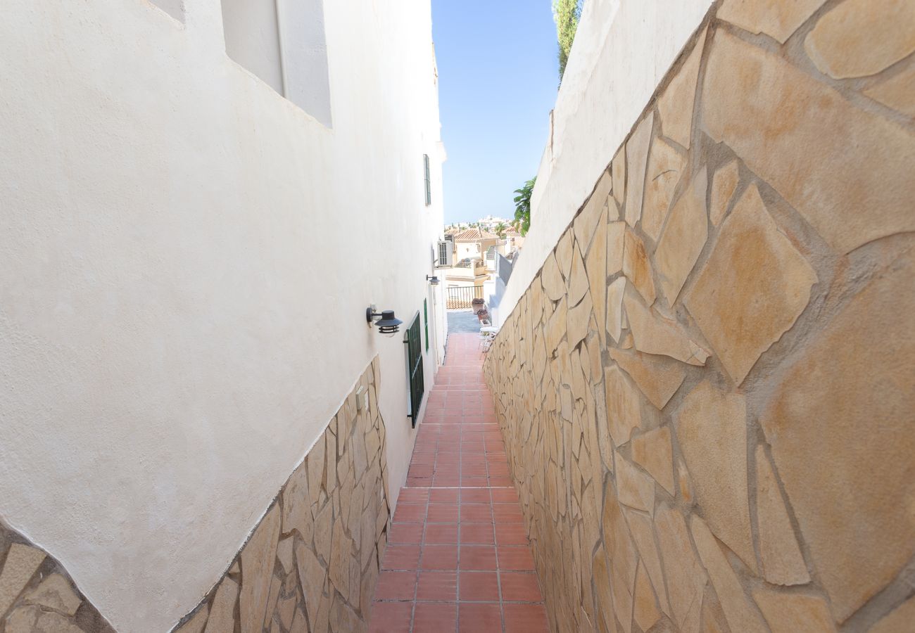 Casa adosada en Nerja - Terraza Soleada Cerca de la Playa Burriana