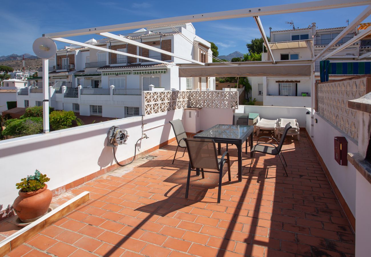 Casa adosada en Nerja - Terraza Soleada Cerca de la Playa Burriana