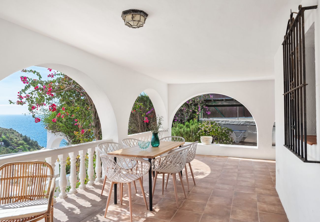 Villa en Almuñecar - Refugio elegante con impresionantes vistas al mar