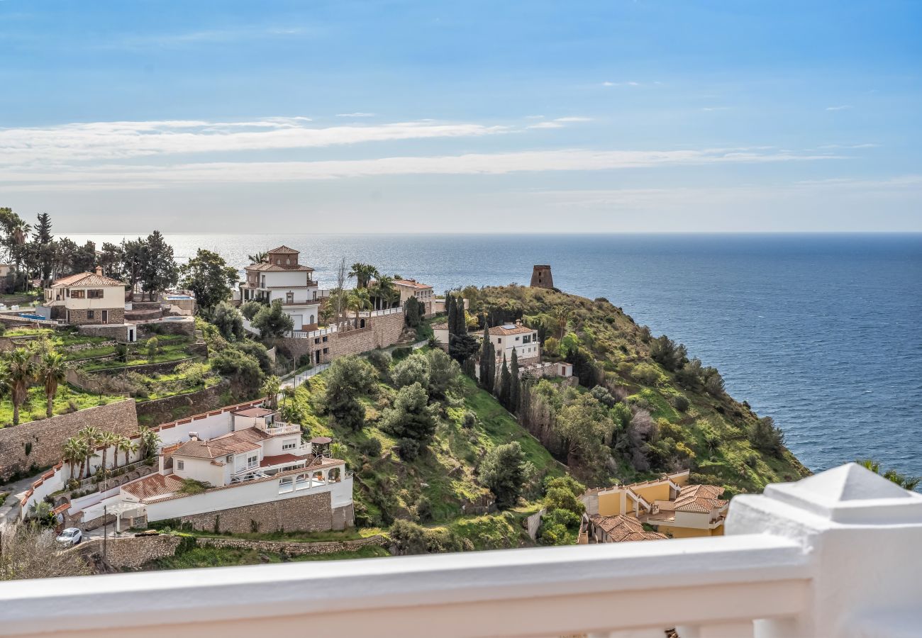 Villa en Almuñecar - Refugio elegante con impresionantes vistas al mar