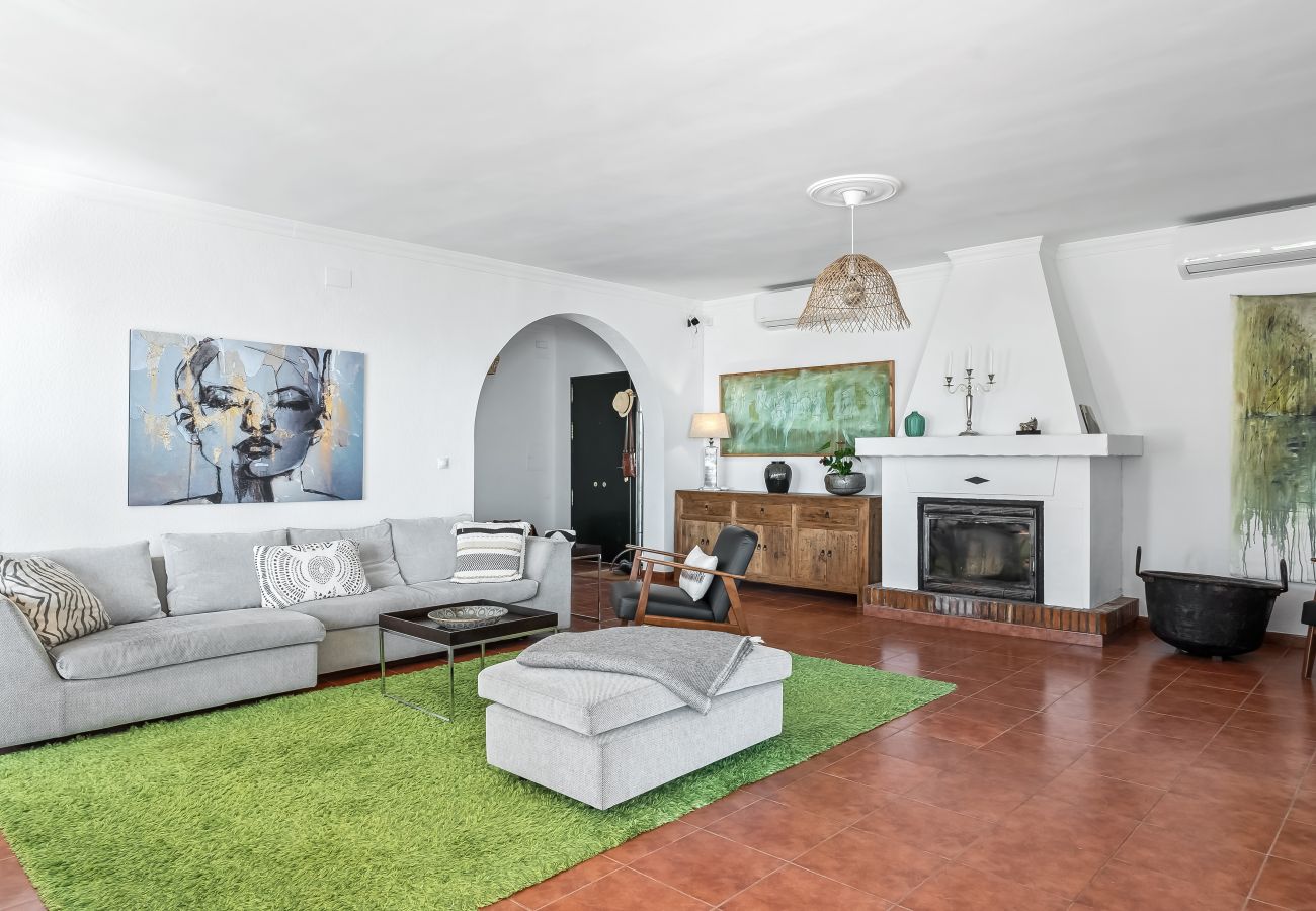 Villa en Almuñecar - Refugio elegante con impresionantes vistas al mar