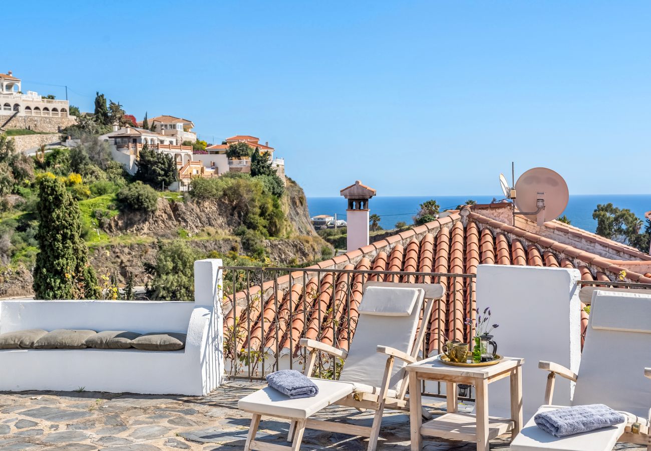 Villa en Almuñecar - Refugio elegante con impresionantes vistas al mar