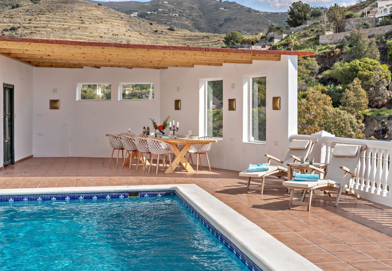 Villa en Almuñecar - Refugio elegante con impresionantes vistas al mar