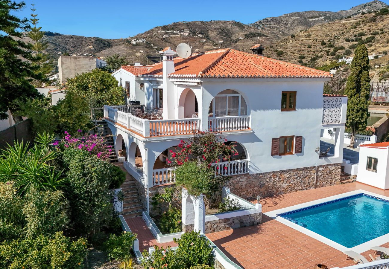 Villa en Almuñecar - Refugio elegante con impresionantes vistas al mar