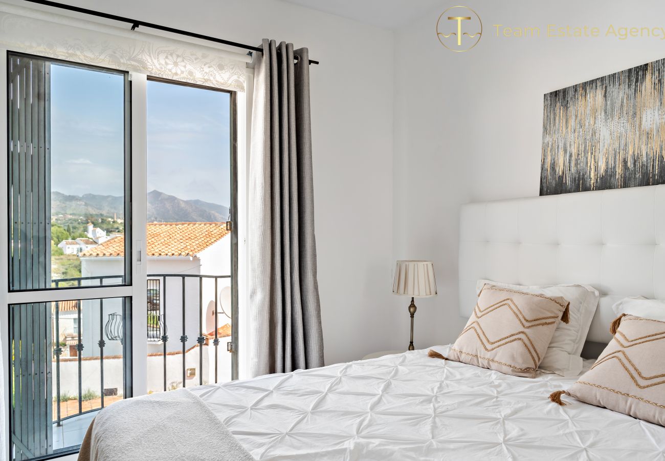Casa adosada en Nerja - Casa elegante con gran jardín cerca de Burriana