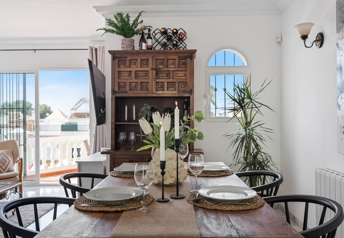 Casa adosada en Nerja - Casa elegante con gran jardín cerca de Burriana