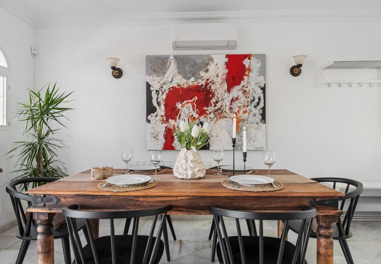 Casa adosada en Nerja - Casa elegante con gran jardín cerca de Burriana