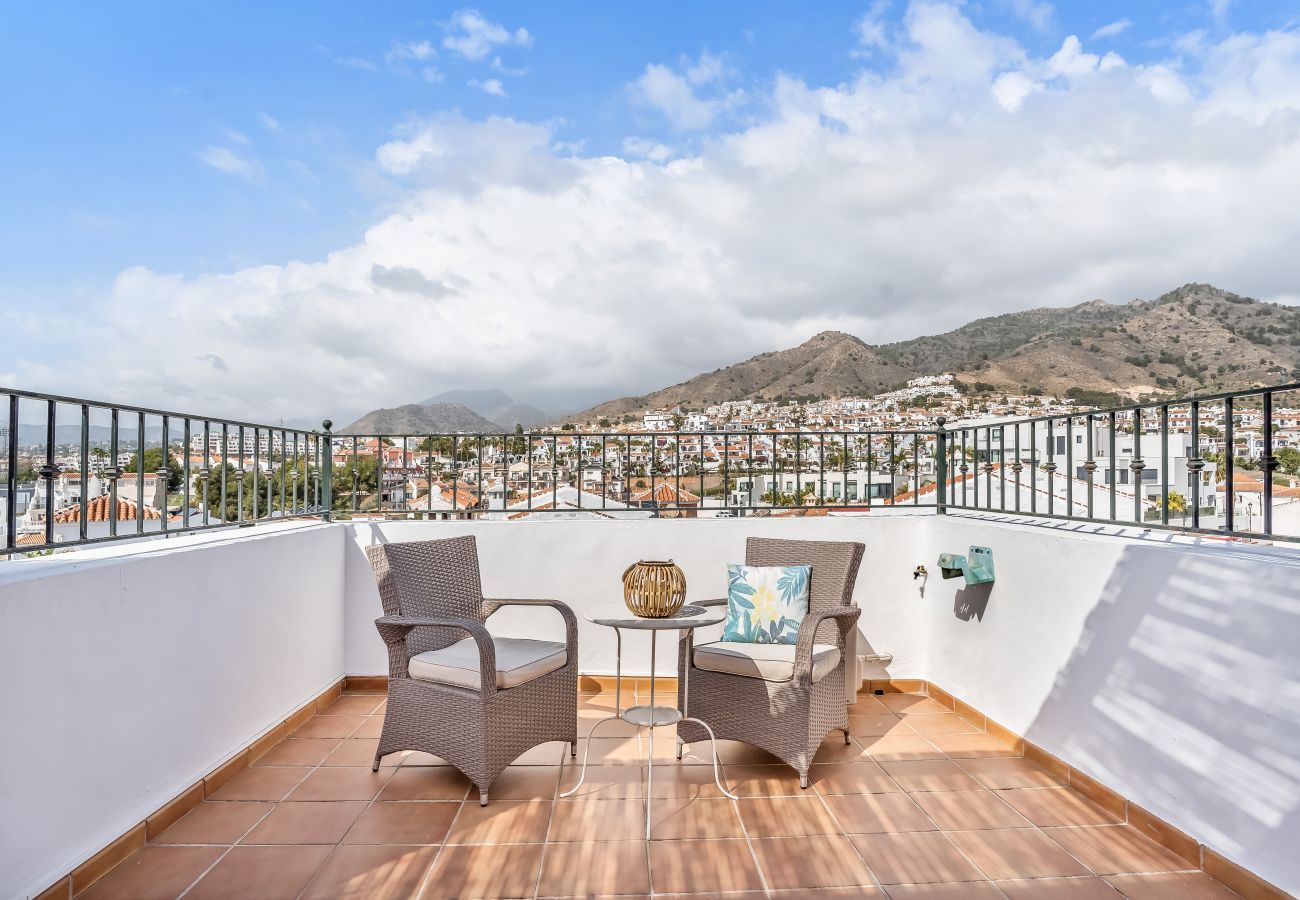 Casa adosada en Nerja - Casa elegante con gran jardín cerca de Burriana