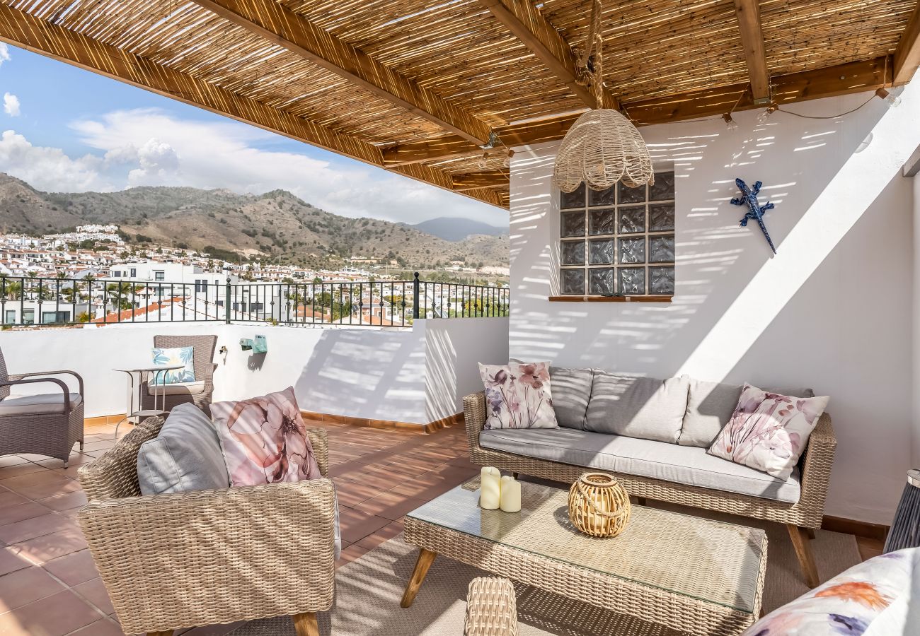 Casa adosada en Nerja - Casa elegante con gran jardín cerca de Burriana