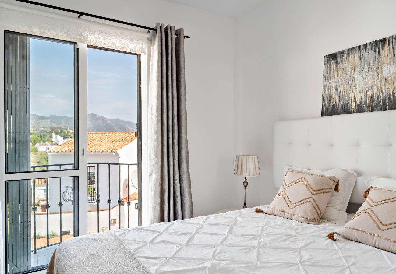 Casa adosada en Nerja - Casa elegante con gran jardín cerca de Burriana