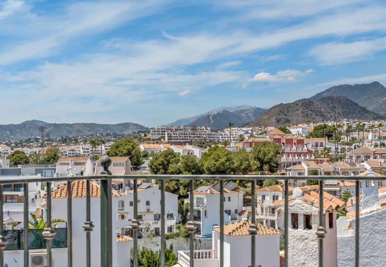Casa adosada en Nerja - Casa elegante con gran jardín cerca de Burriana
