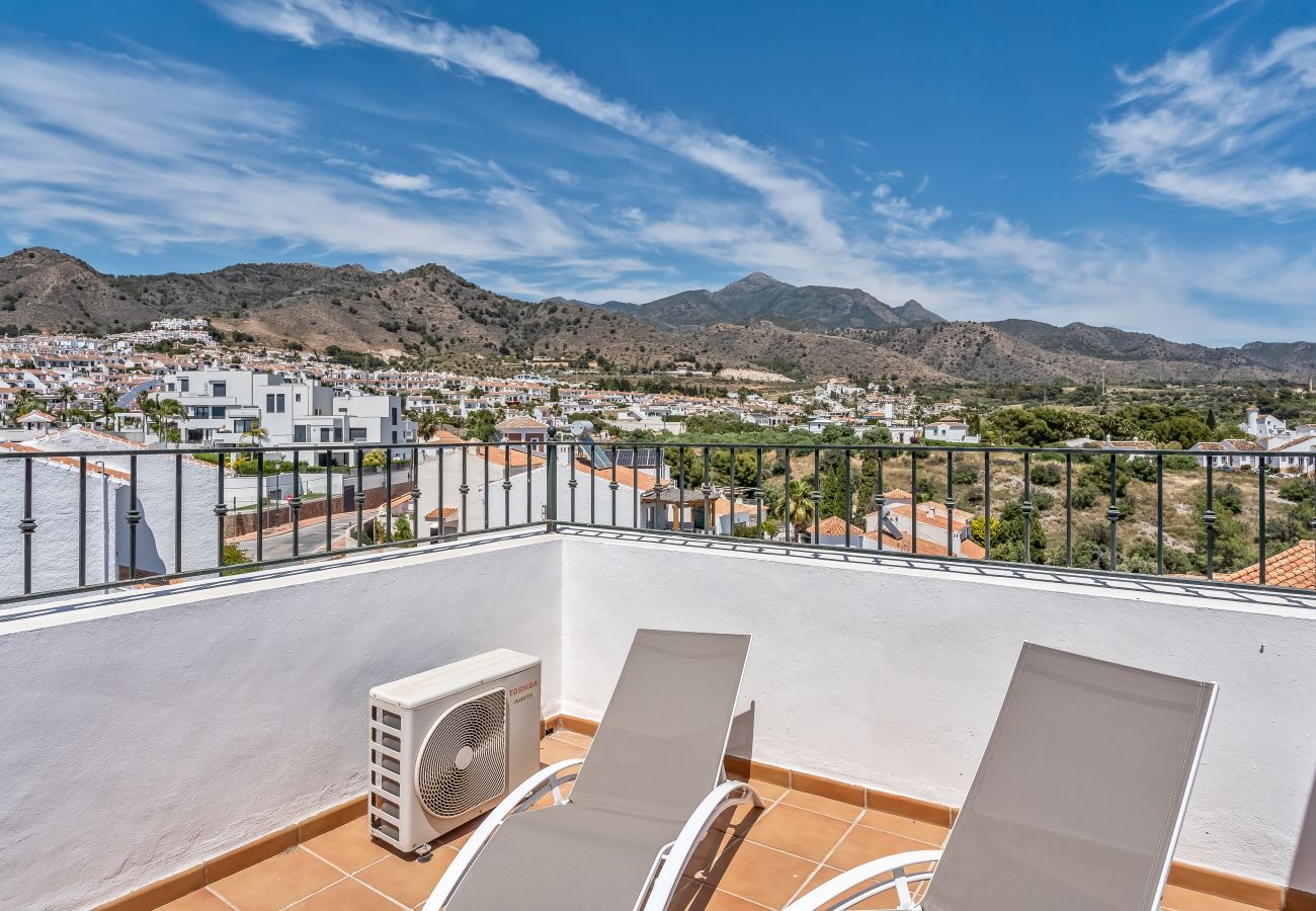 Casa adosada en Nerja - Casa elegante con gran jardín cerca de Burriana