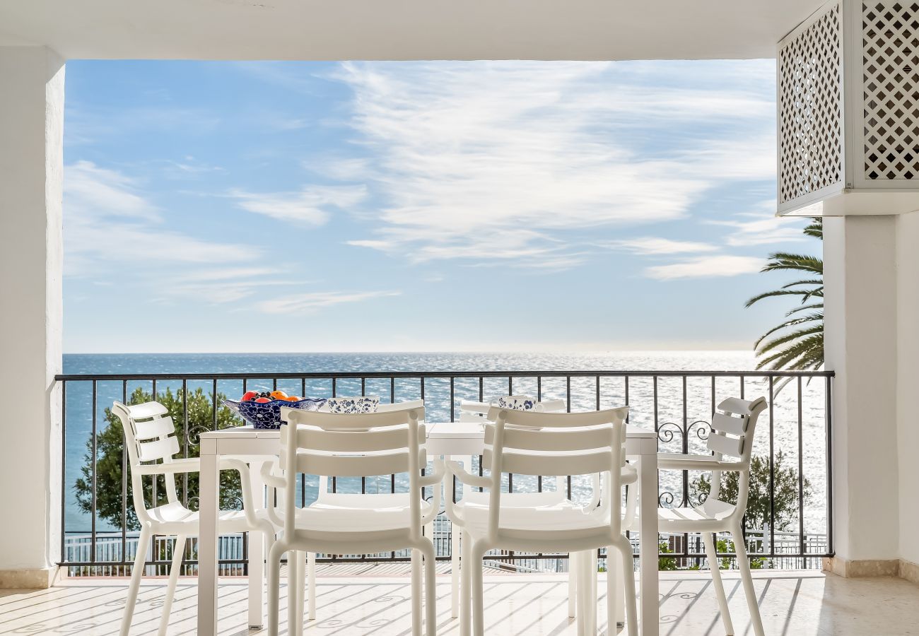 Apartamento en Nerja - Estancia frente al mar – Ubicación perfecta y céntrica en Nerja