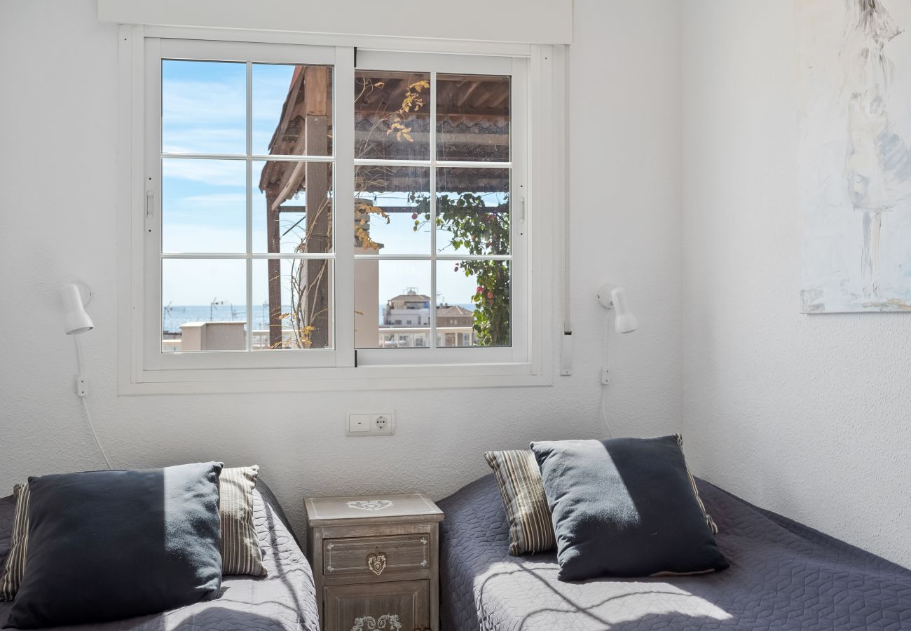 Apartamento en La Herradura - Escapada con Amplia Terraza – Cerca de la Playa y del Centro
