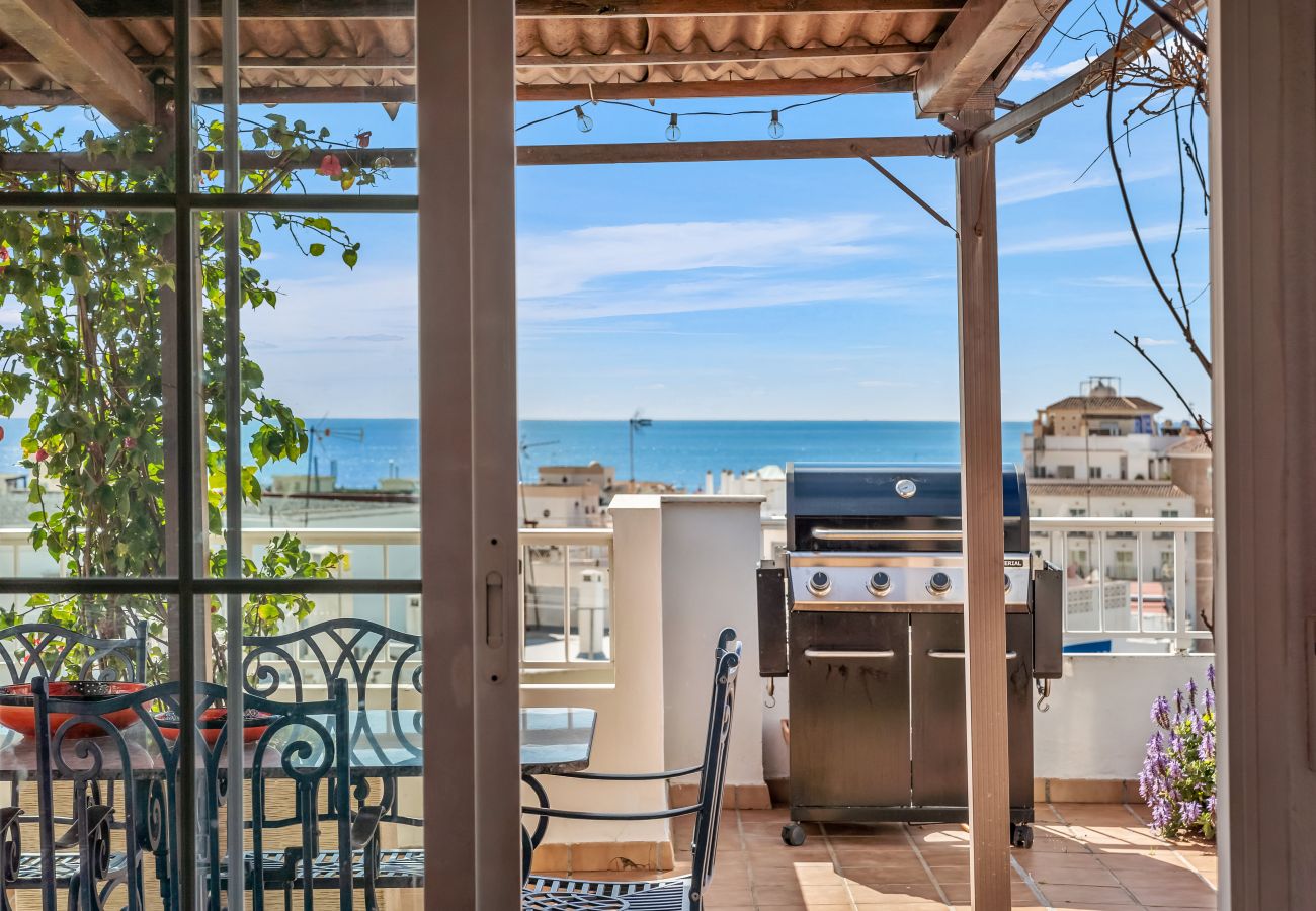 Apartamento en La Herradura - Escapada con Amplia Terraza – Cerca de la Playa y del Centro