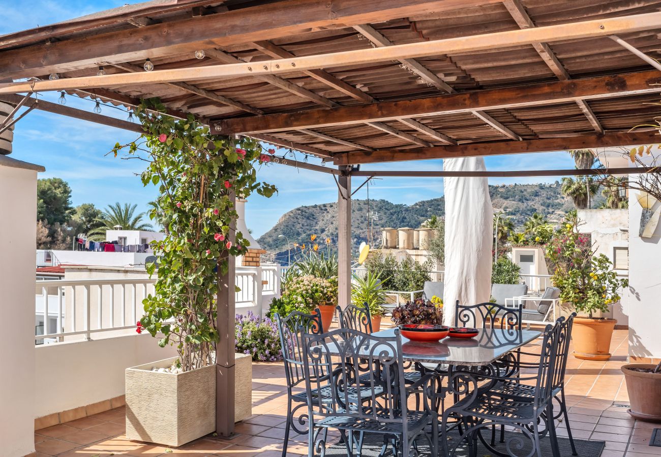 Apartamento en La Herradura - Escapada con Amplia Terraza – Cerca de la Playa y del Centro