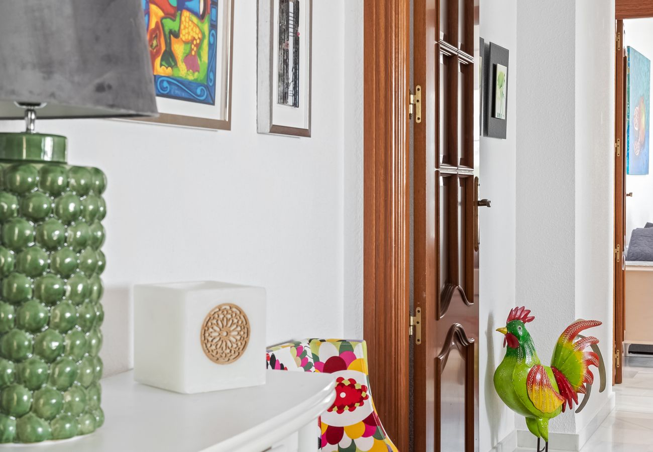 Apartamento en La Herradura - Escapada con Amplia Terraza – Cerca de la Playa y del Centro
