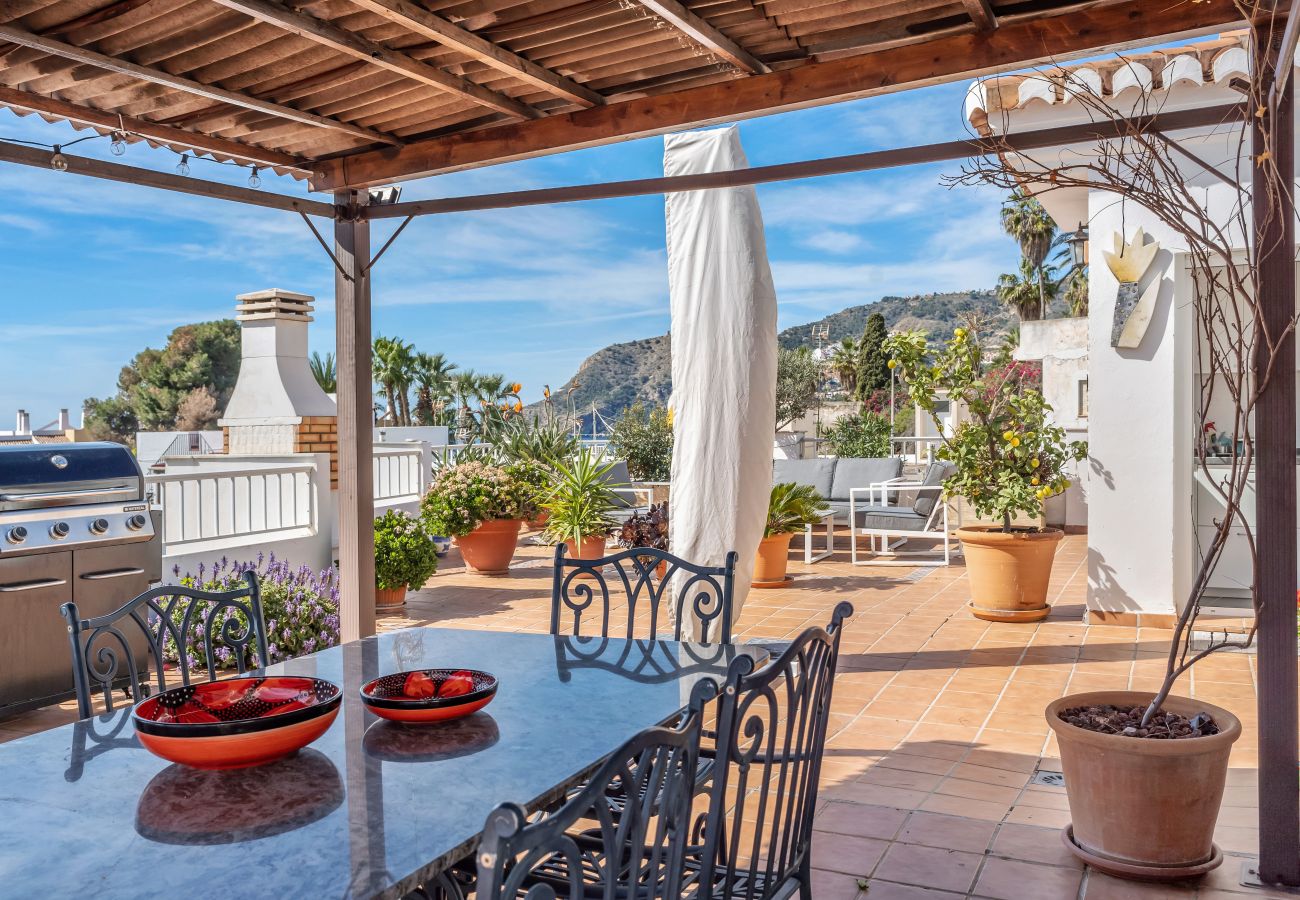 Apartamento en La Herradura - Escapada con Amplia Terraza – Cerca de la Playa y del Centro