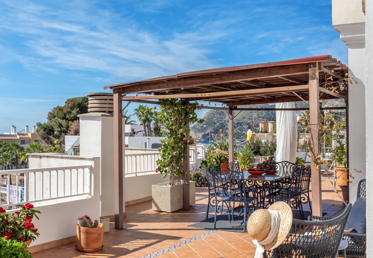 Apartamento en La Herradura - Escapada con Amplia Terraza – Cerca de la Playa y del Centro