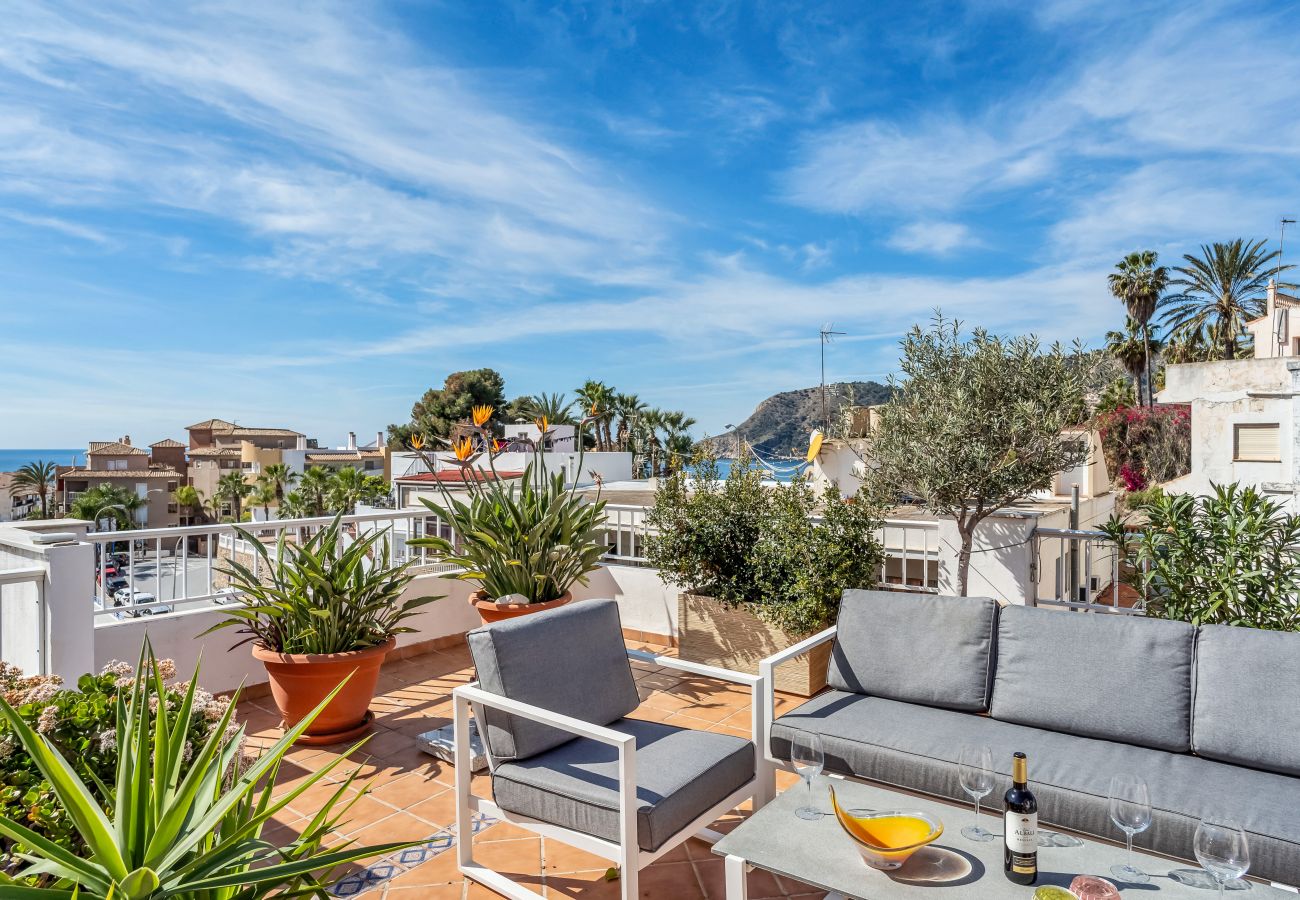 Apartamento en La Herradura - Escapada con Amplia Terraza – Cerca de la Playa y del Centro