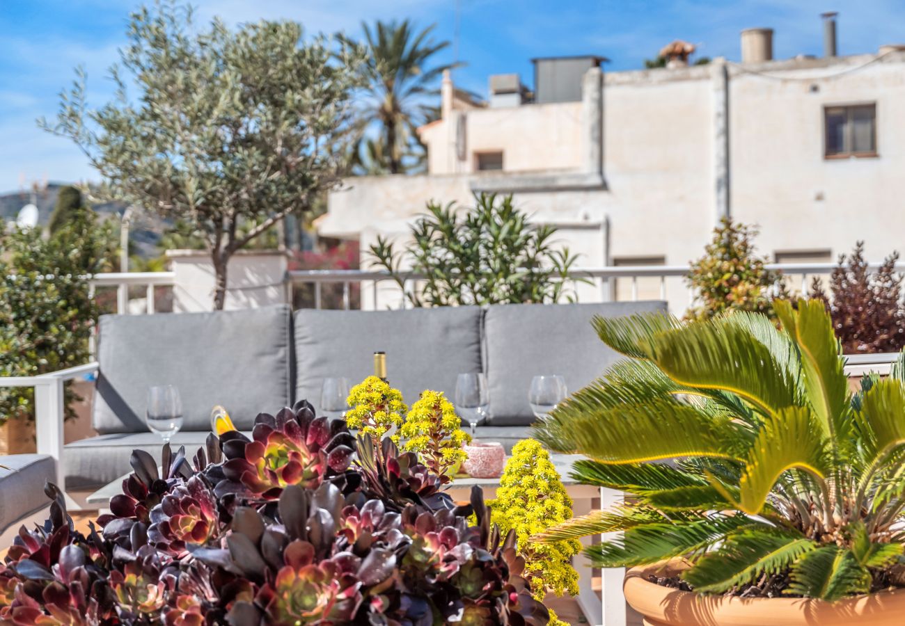 Apartamento en La Herradura - Escapada con Amplia Terraza – Cerca de la Playa y del Centro