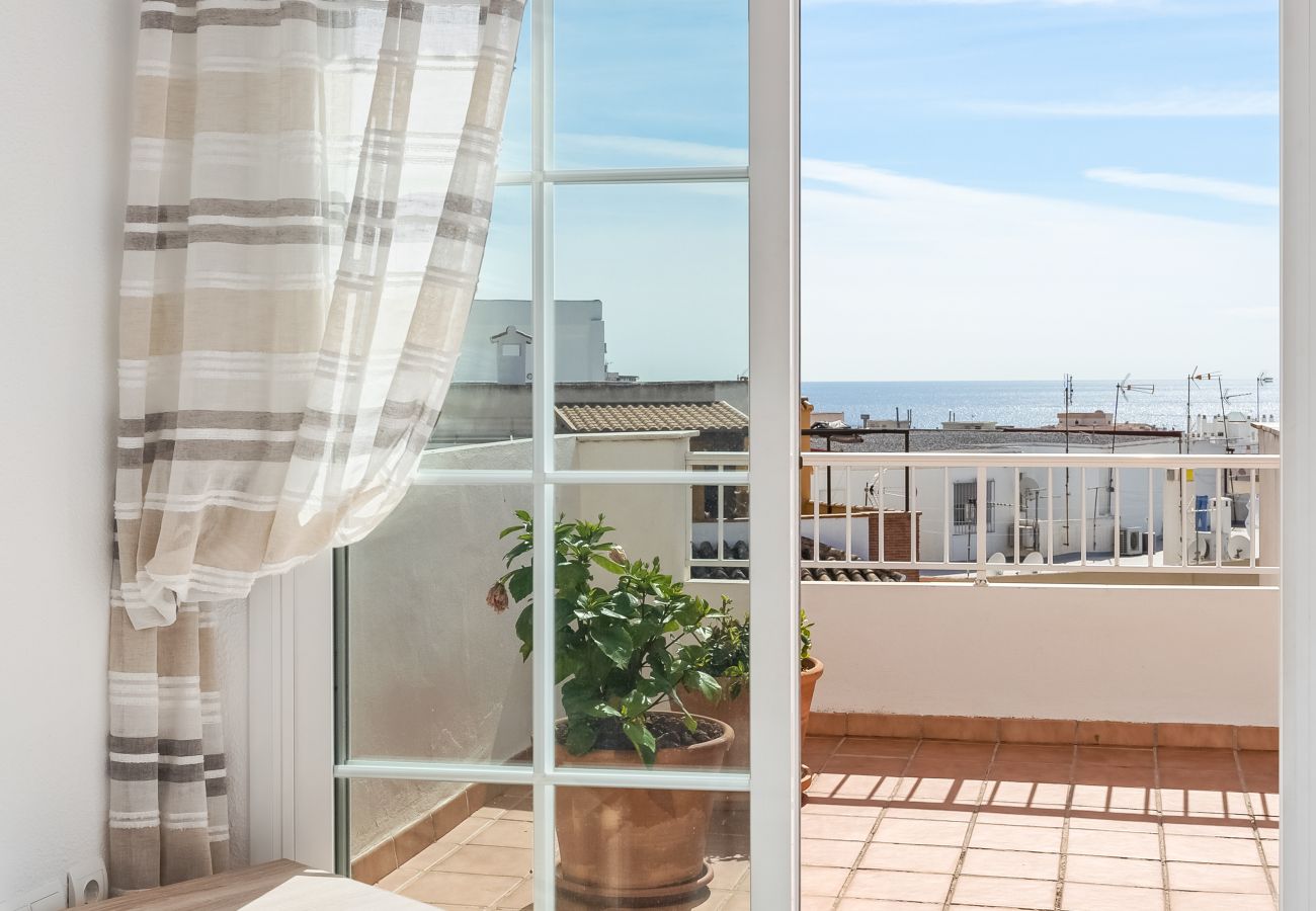 Apartamento en La Herradura - Escapada con Amplia Terraza – Cerca de la Playa y del Centro