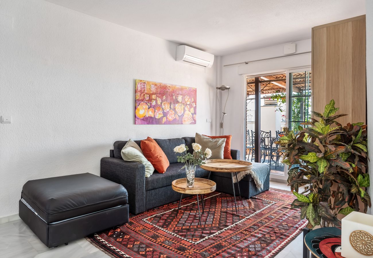 Apartamento en La Herradura - Escapada con Amplia Terraza – Cerca de la Playa y del Centro