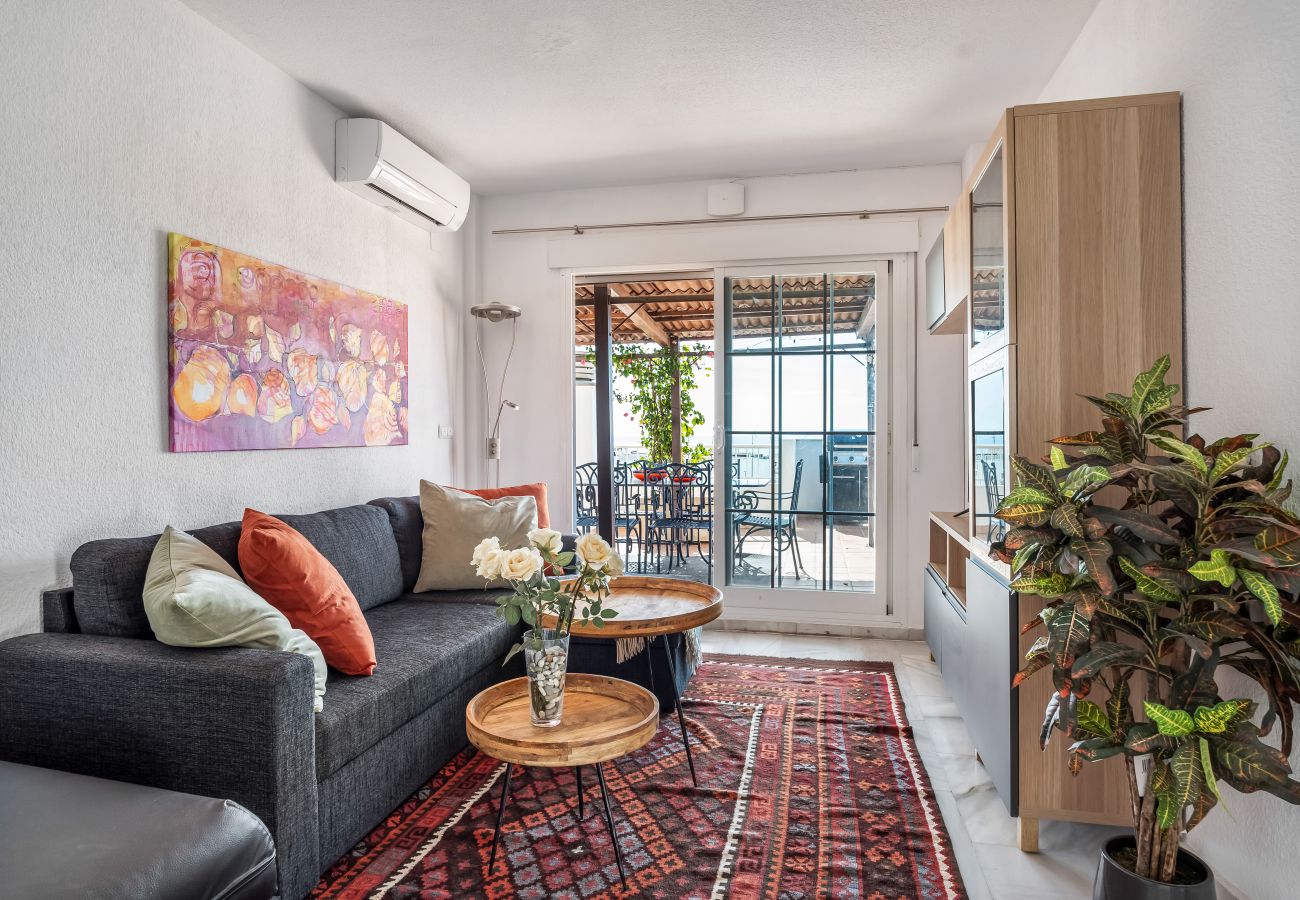 Apartamento en La Herradura - Escapada con Amplia Terraza – Cerca de la Playa y del Centro