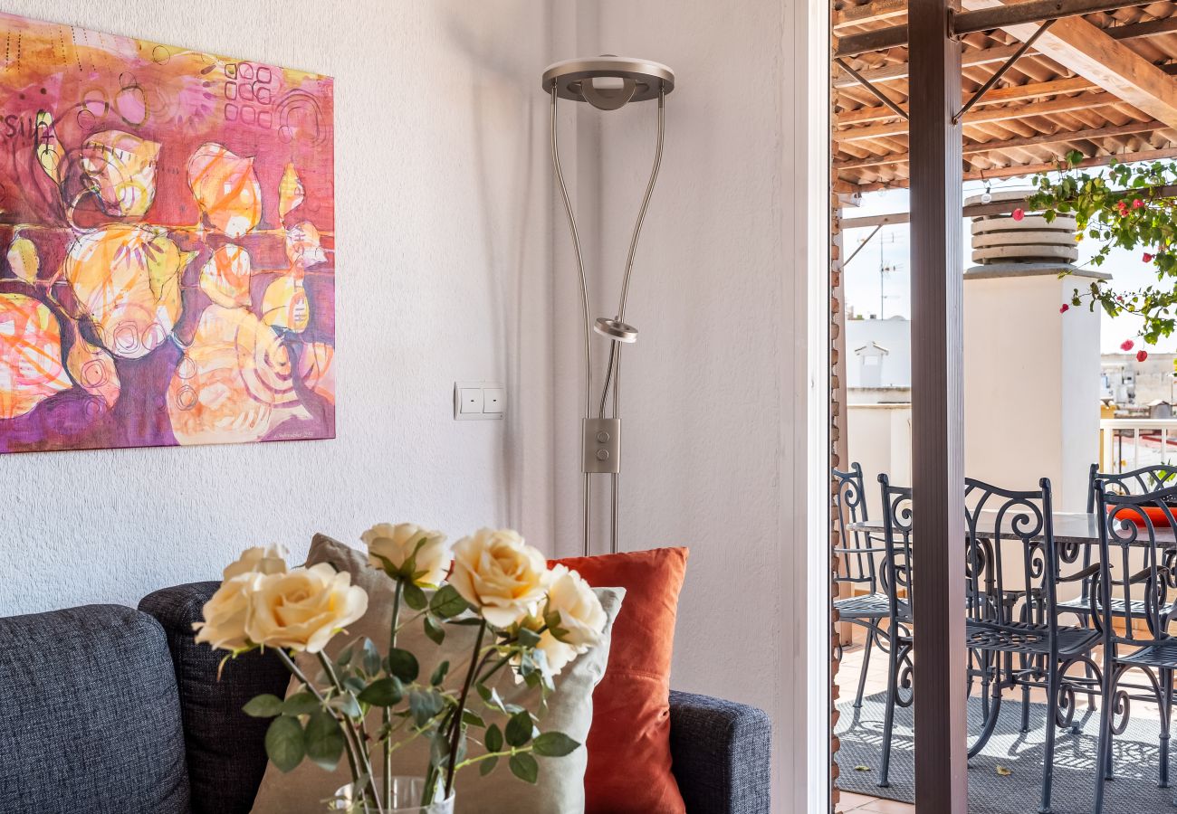 Apartamento en La Herradura - Escapada con Amplia Terraza – Cerca de la Playa y del Centro