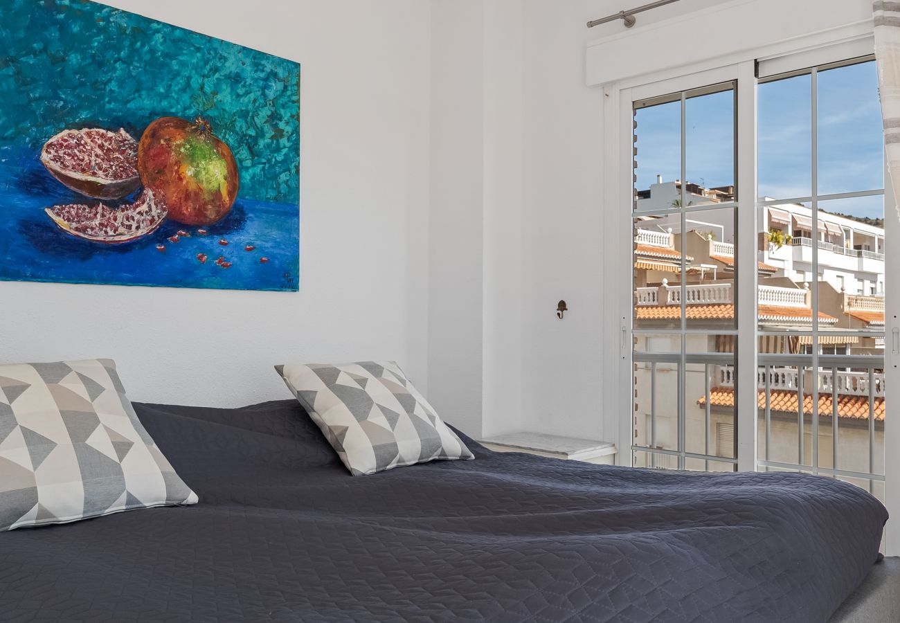 Apartamento en La Herradura - Escapada con Amplia Terraza – Cerca de la Playa y del Centro