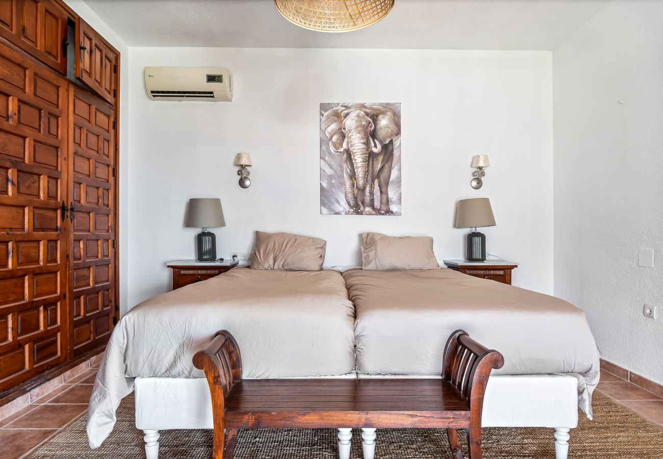 Villa en Almuñecar - Villa exclusiva con vistas panorámicas y piscina privada