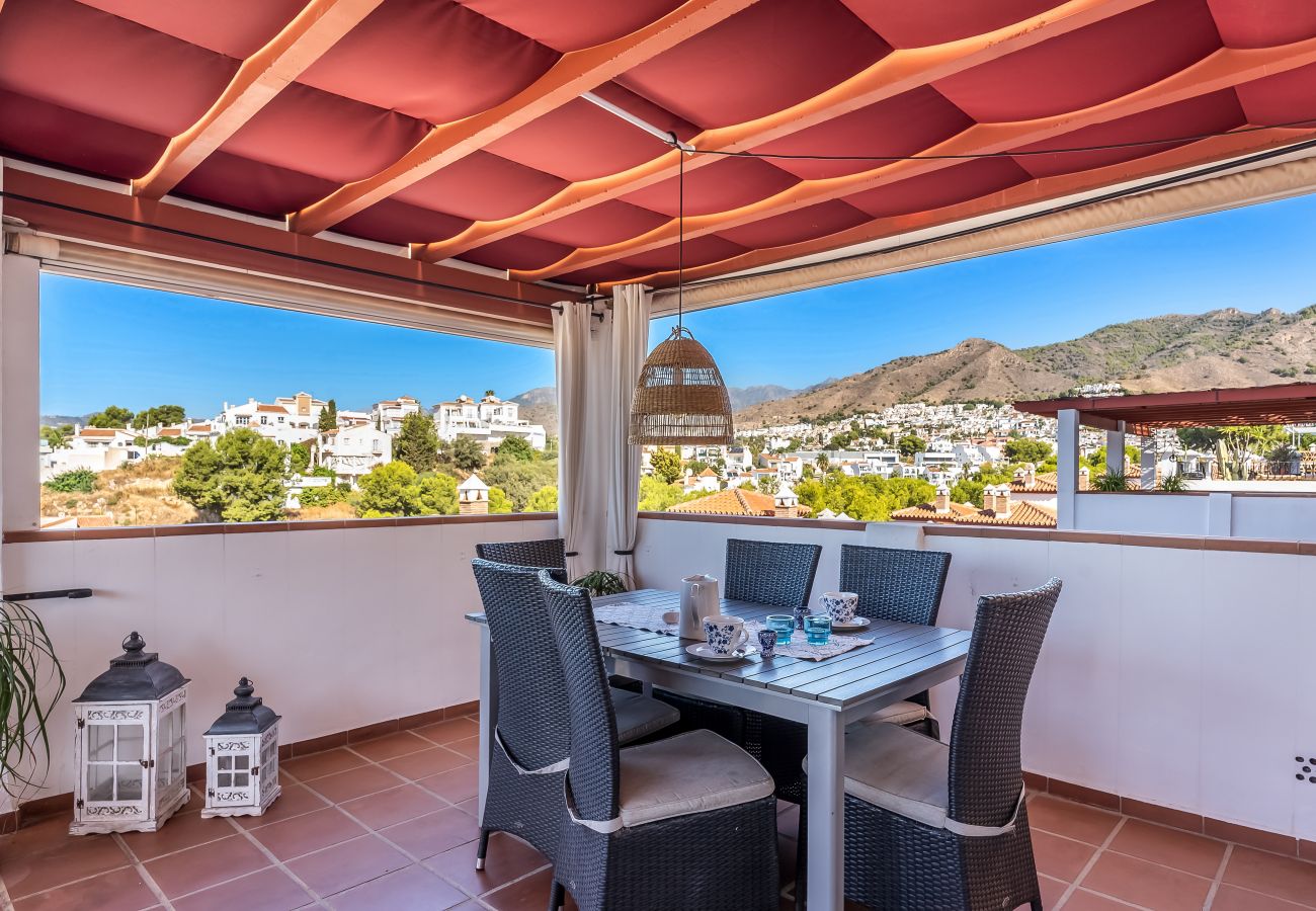 Casa adosada en Nerja - Playa Burriana – Casa adosada con 3 amplias terrazas y vistas al mar