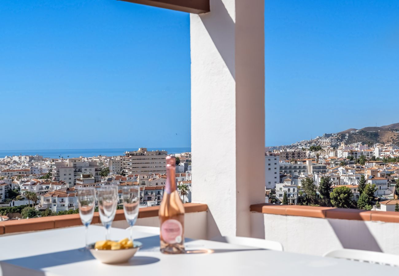 Casa adosada en Nerja - Playa Burriana – Casa adosada con 3 amplias terrazas y vistas al mar