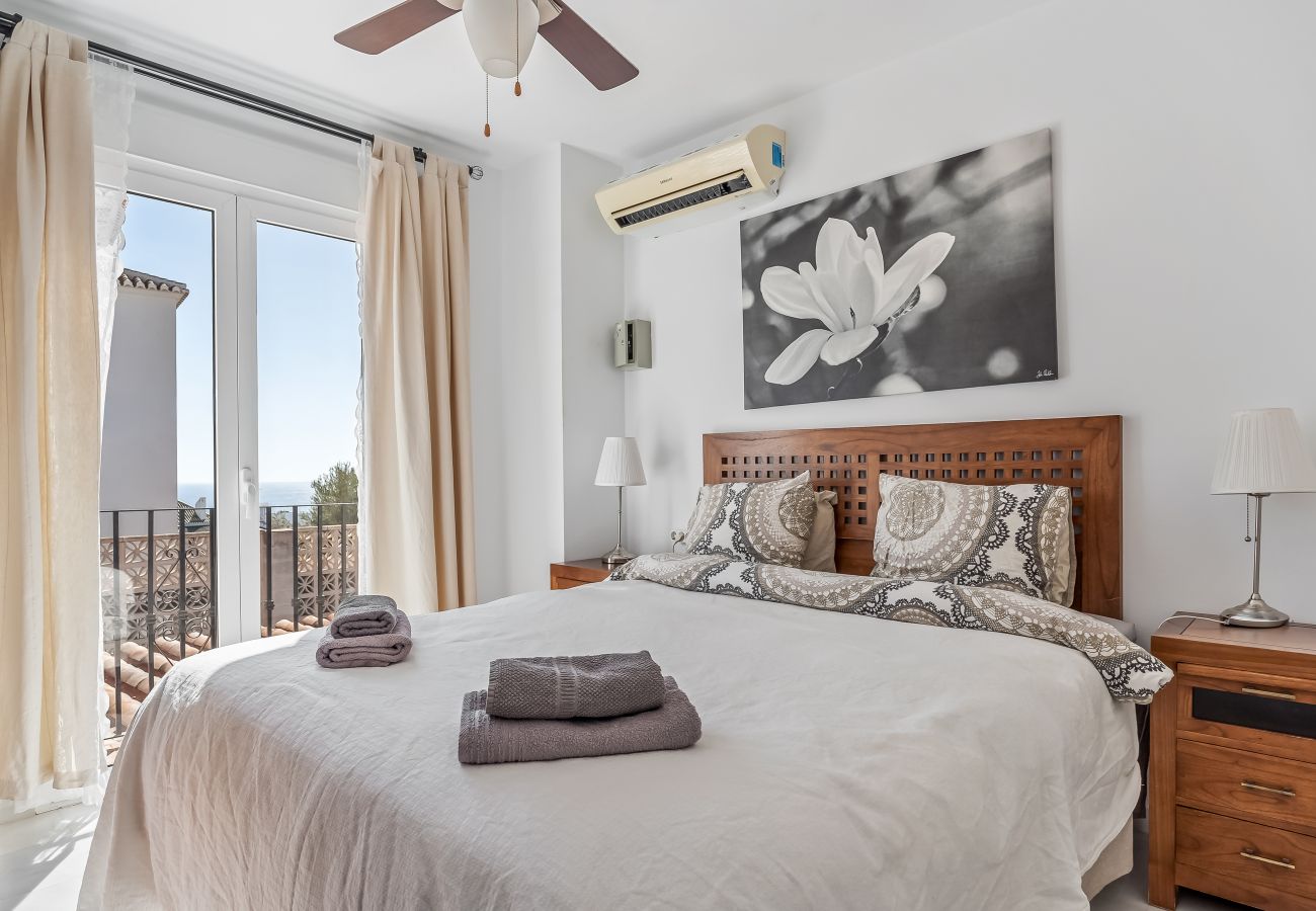 Casa adosada en Nerja - Playa Burriana – Casa adosada con 3 amplias terrazas y vistas al mar