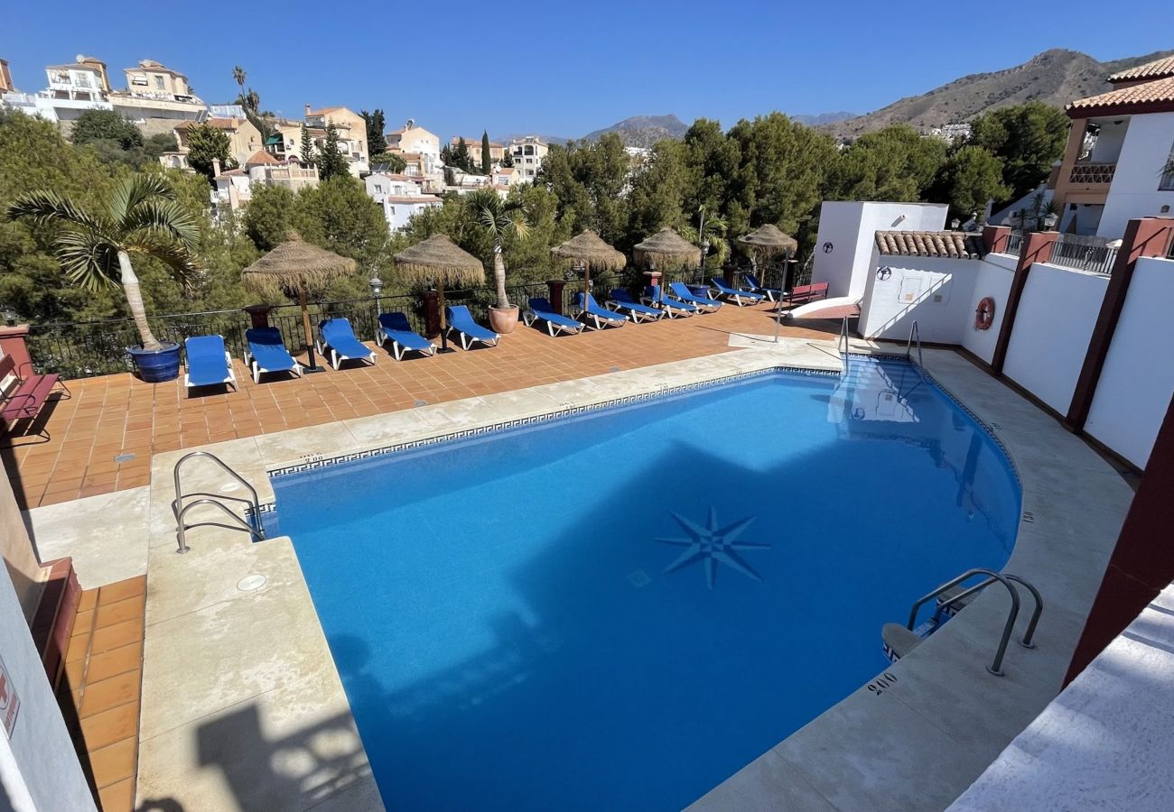 Casa adosada en Nerja - Playa Burriana – Casa adosada con 3 amplias terrazas y vistas al mar